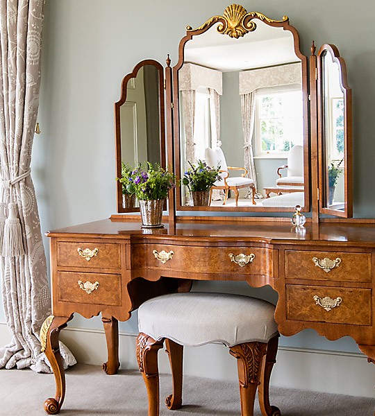 DRESSING TABLE